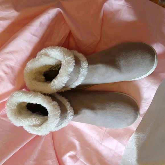 Easy Spirit Shoes Nwot Easy Spirit Taupe Faux Fur Lined Ankle Boots